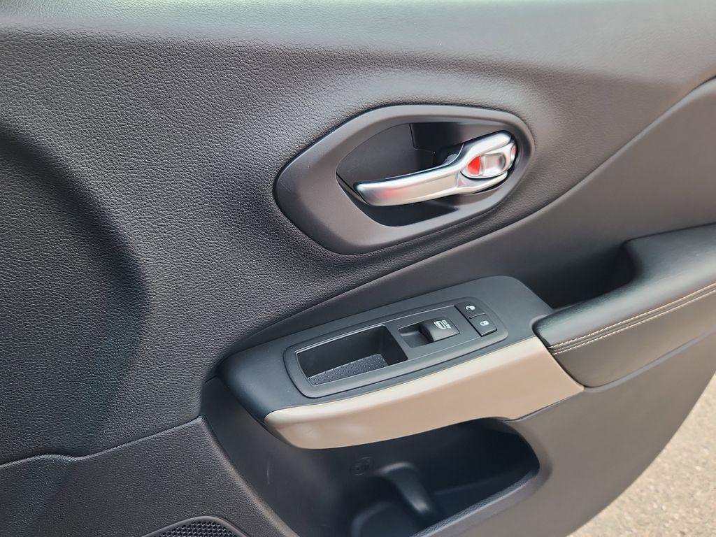 used 2017 Jeep Cherokee car, priced at $15,779