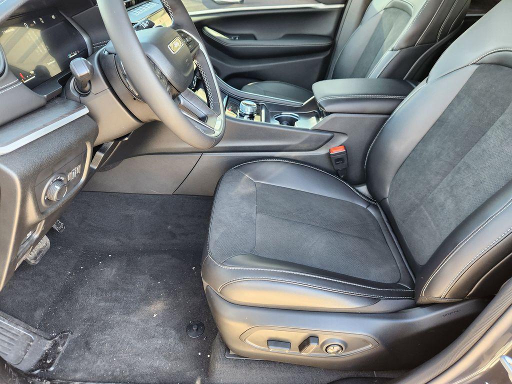 new 2026 Jeep Grand Cherokee car, priced at $45,614