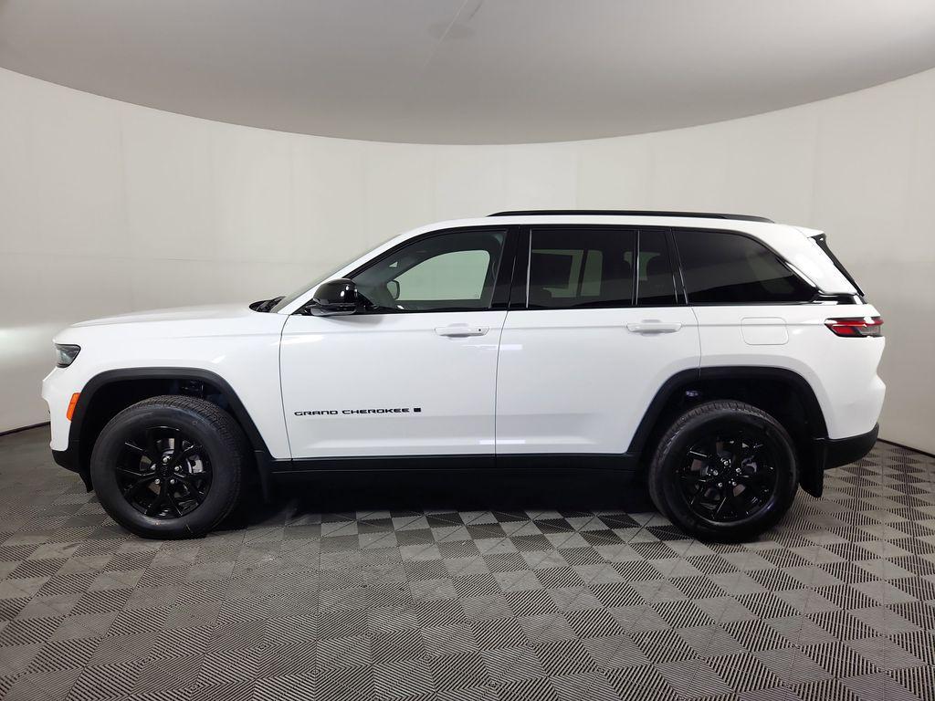 new 2025 Jeep Grand Cherokee car, priced at $40,422