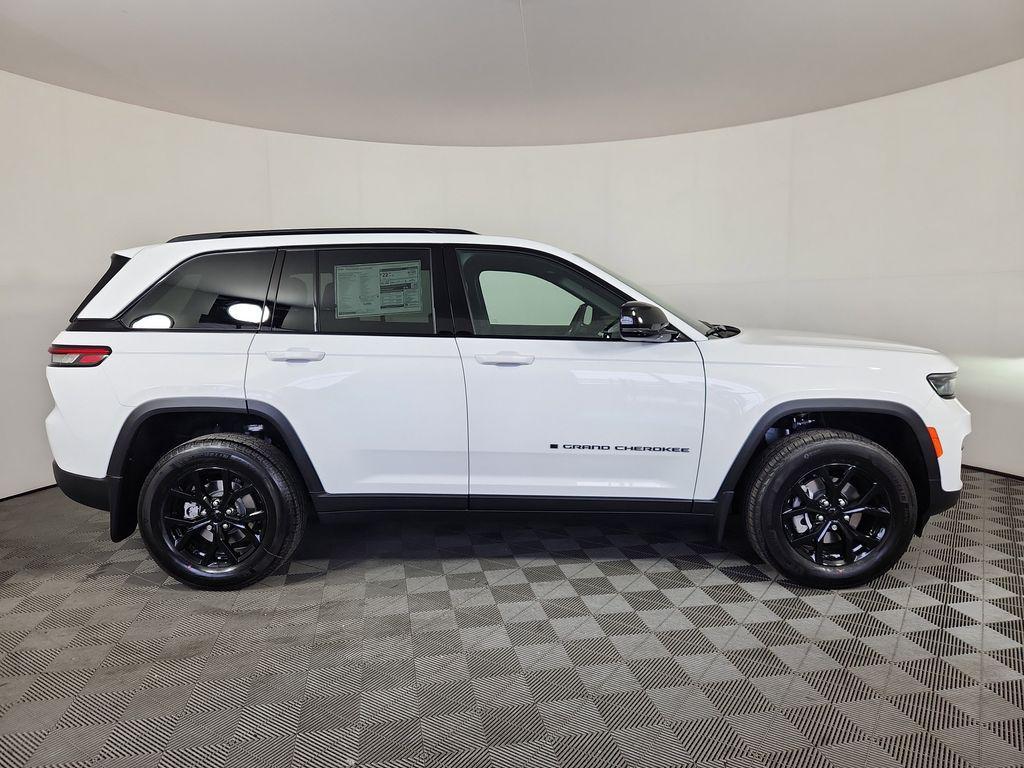 new 2025 Jeep Grand Cherokee car, priced at $40,422