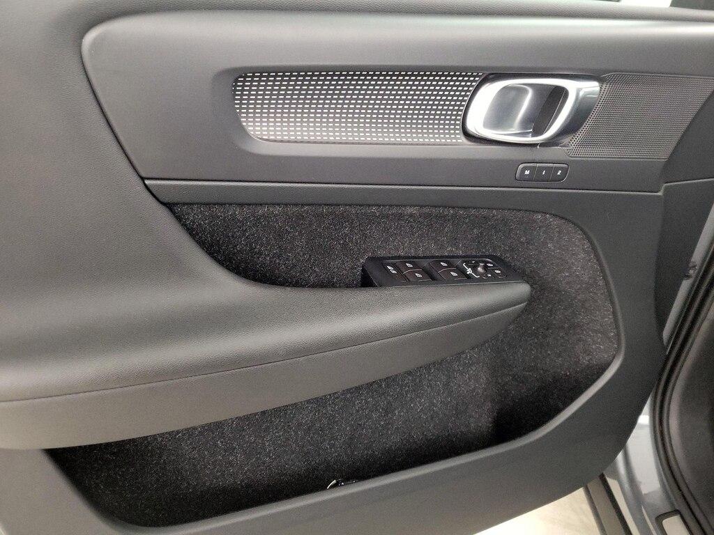 used 2019 Volvo XC40 car, priced at $25,998