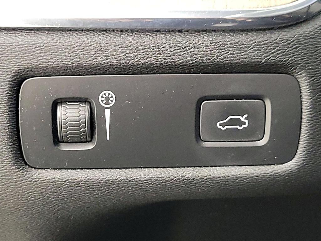 used 2022 Volvo XC60 car, priced at $26,998