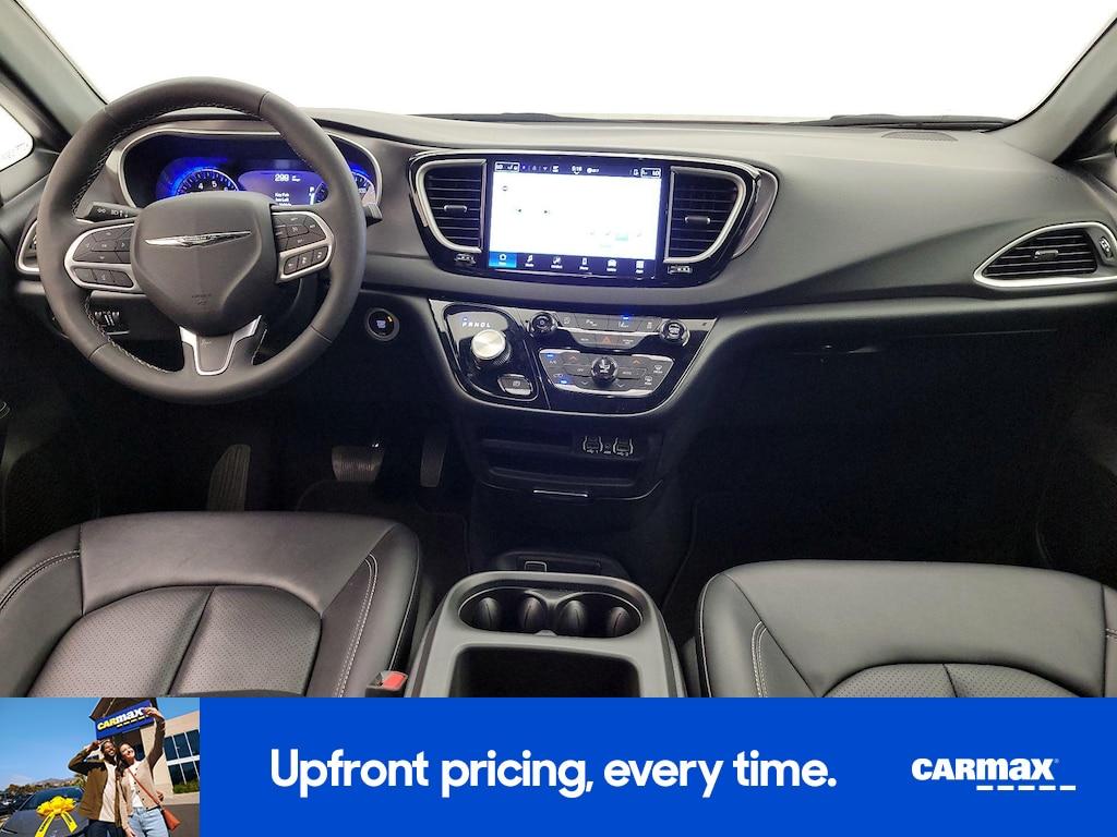used 2025 Chrysler Pacifica car, priced at $29,998