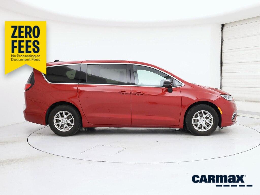 used 2025 Chrysler Pacifica car, priced at $29,998