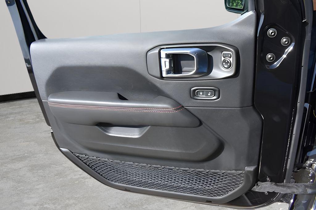 new 2025 Jeep Gladiator car, priced at $48,674