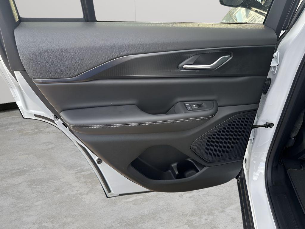 new 2025 Jeep Grand Cherokee car, priced at $37,657