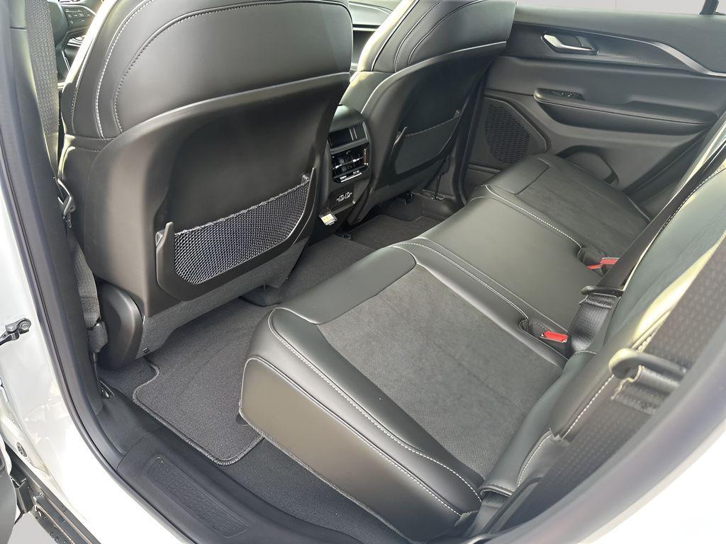 new 2025 Jeep Grand Cherokee car, priced at $37,657