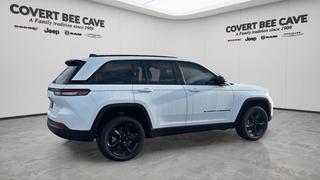 new 2025 Jeep Grand Cherokee car, priced at $37,657