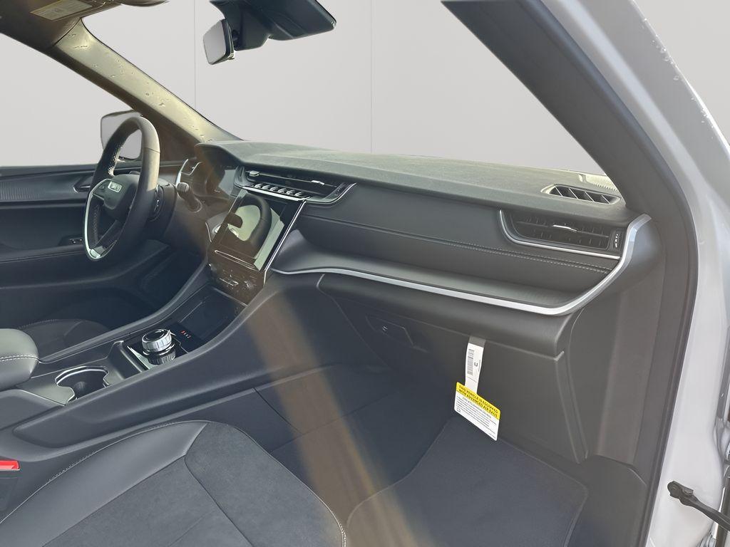 new 2025 Jeep Grand Cherokee car, priced at $37,657