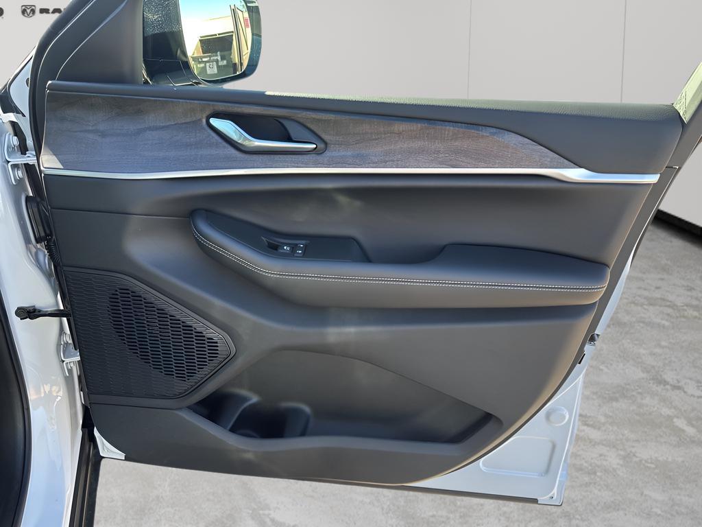 new 2025 Jeep Grand Cherokee L car, priced at $38,743