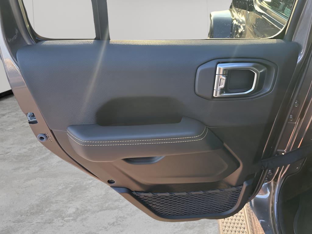 new 2025 Jeep Gladiator car, priced at $48,535