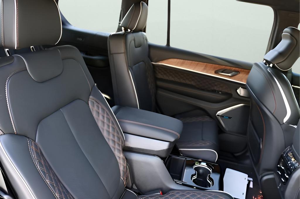 new 2025 Jeep Grand Cherokee L car, priced at $62,905