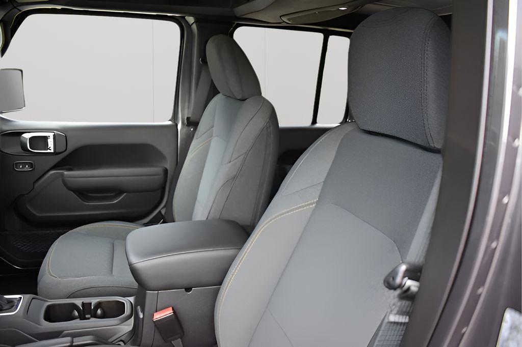 new 2025 Jeep Gladiator car, priced at $40,151