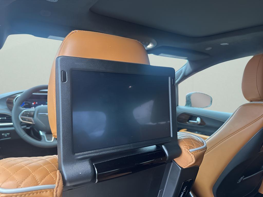 used 2023 Chrysler Pacifica Hybrid car, priced at $37,194