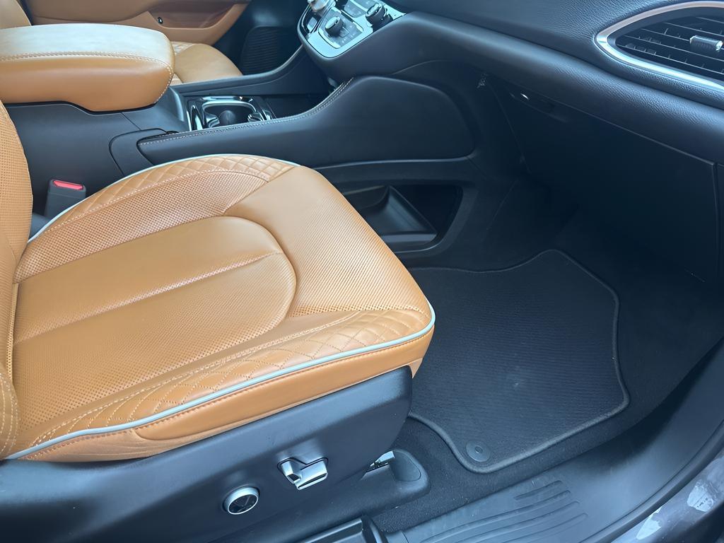 used 2023 Chrysler Pacifica Hybrid car, priced at $37,194