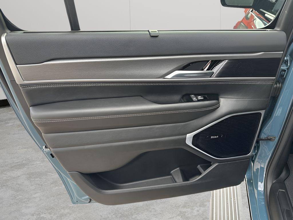 new 2026 Jeep Grand Wagoneer L car, priced at $81,004