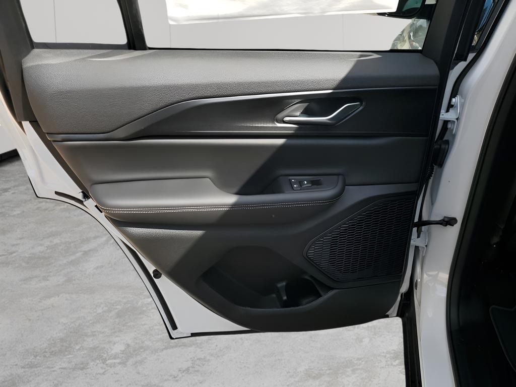 new 2025 Jeep Grand Cherokee car, priced at $46,882