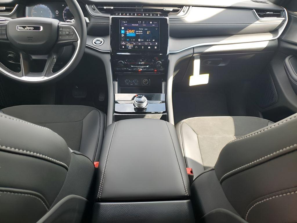 new 2025 Jeep Grand Cherokee car, priced at $46,882