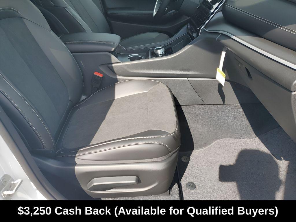 new 2025 Jeep Grand Cherokee car, priced at $48,882