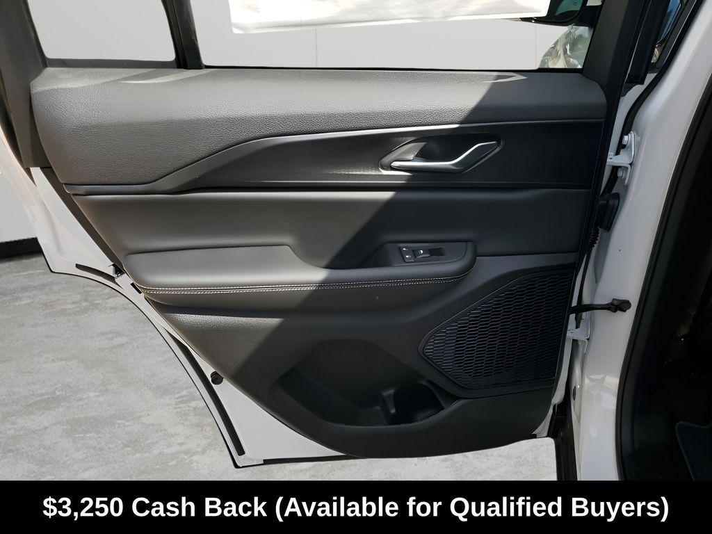 new 2025 Jeep Grand Cherokee car, priced at $48,882