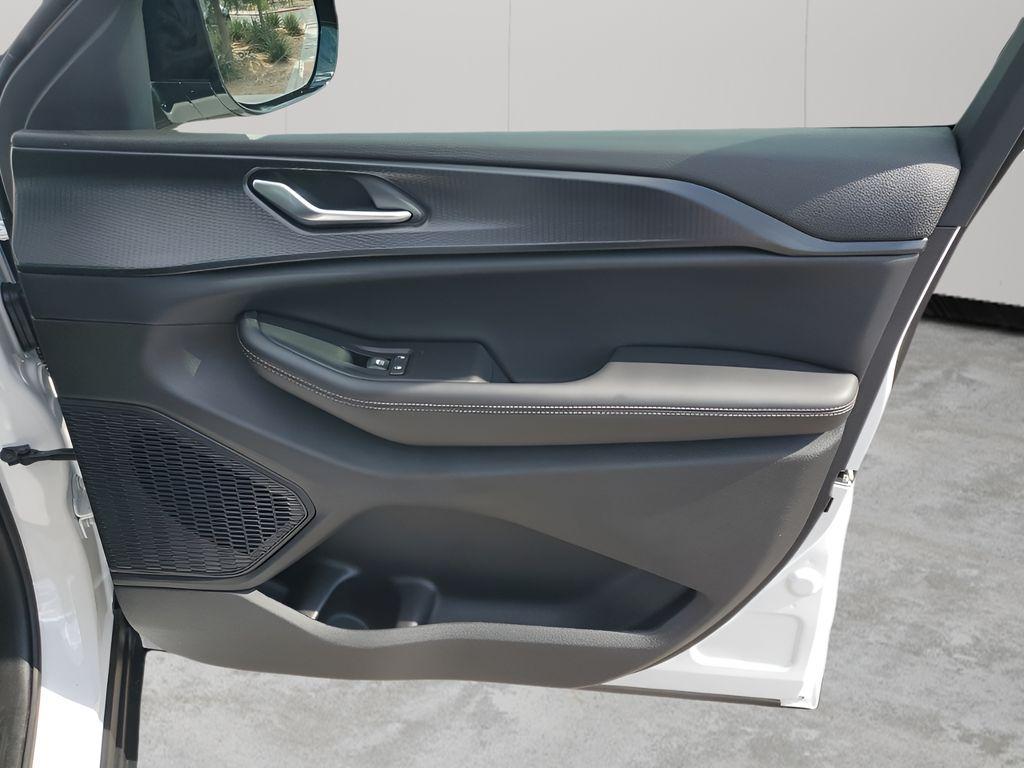 new 2025 Jeep Grand Cherokee car, priced at $46,882