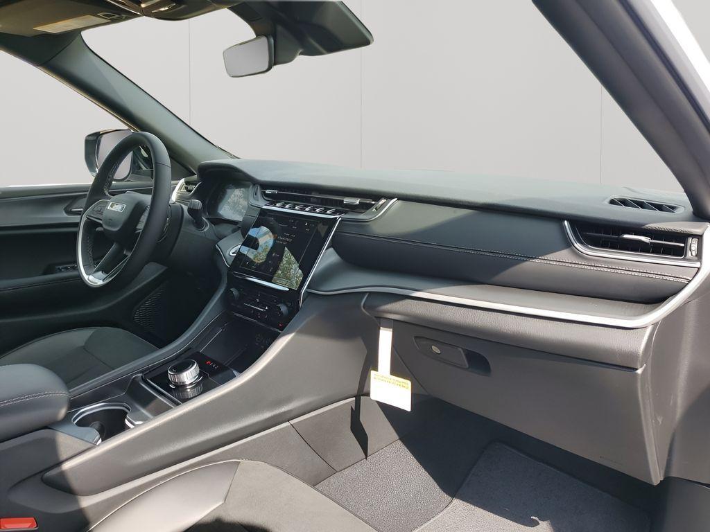 new 2025 Jeep Grand Cherokee car, priced at $46,882