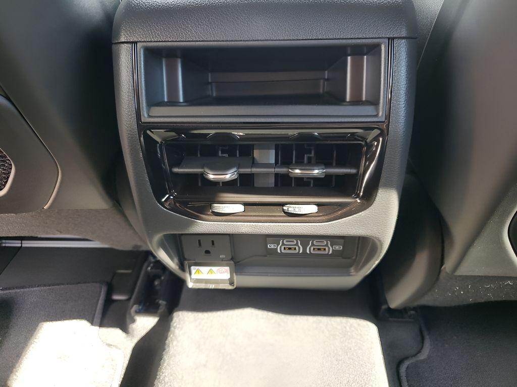 new 2025 Jeep Grand Cherokee car, priced at $46,882