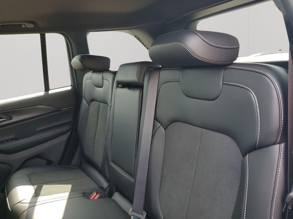 new 2025 Jeep Grand Cherokee car, priced at $46,882