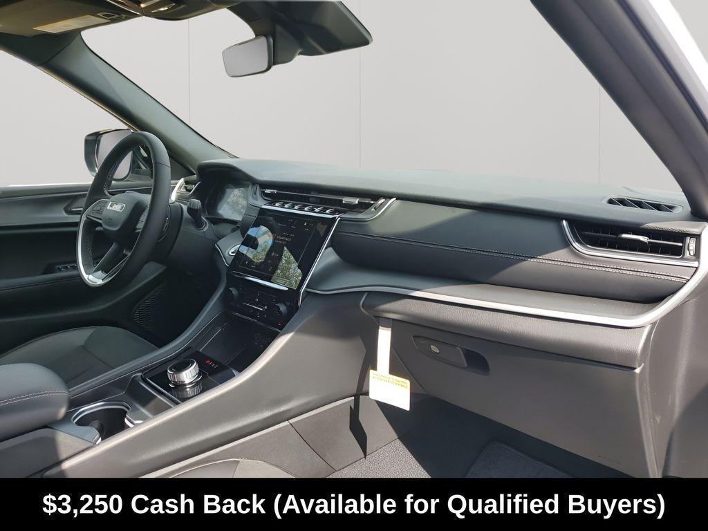 new 2025 Jeep Grand Cherokee car, priced at $48,882