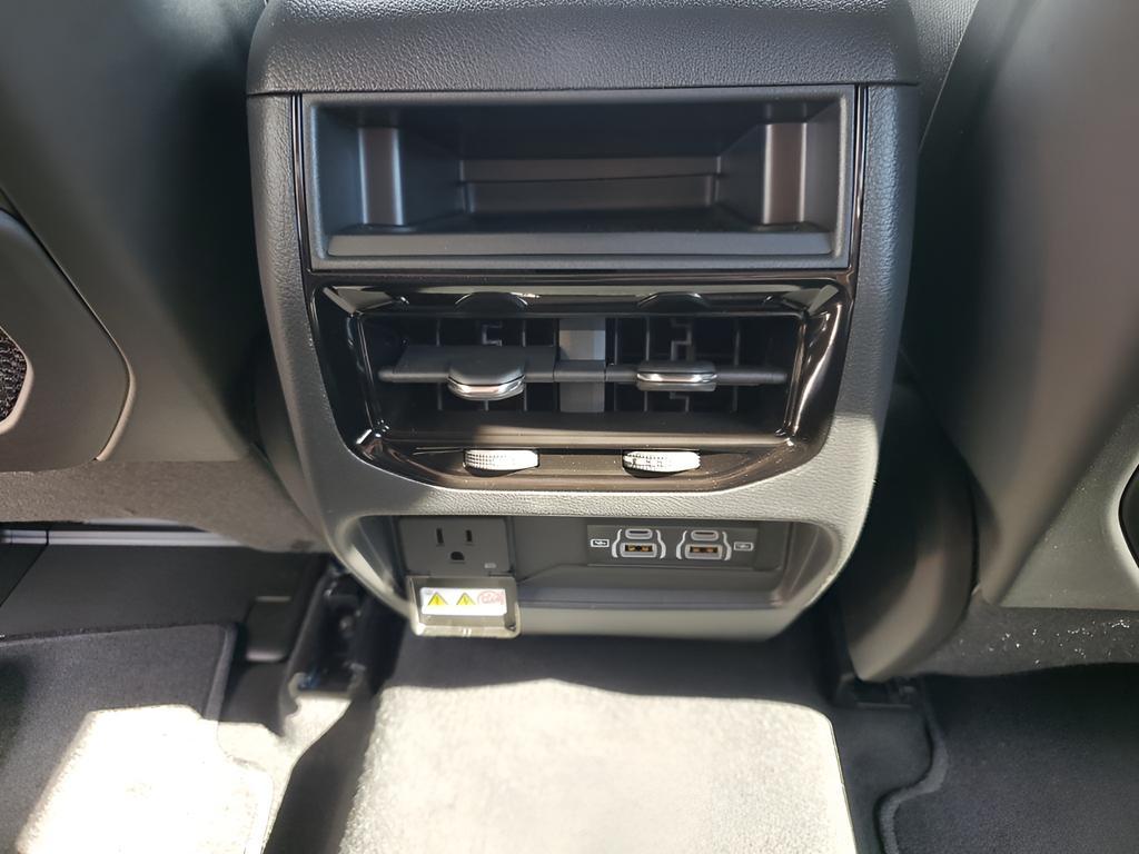 new 2025 Jeep Grand Cherokee car, priced at $46,882