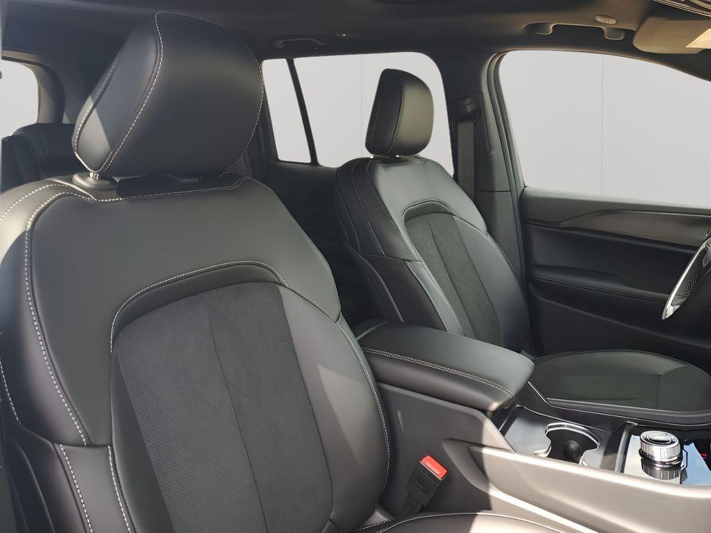 new 2025 Jeep Grand Cherokee car, priced at $46,882