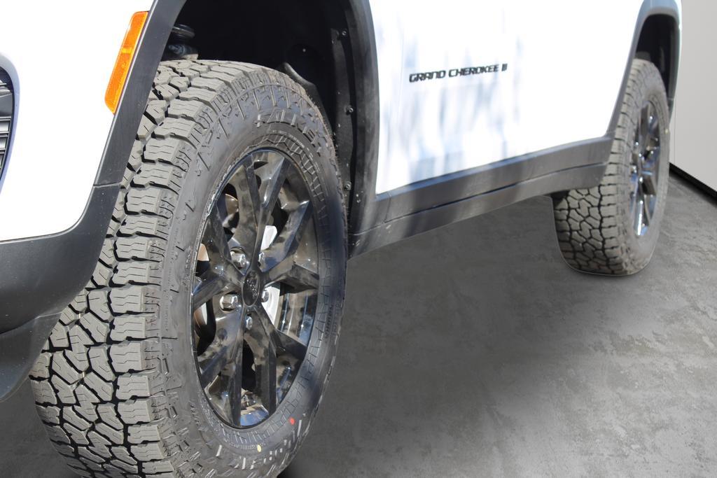 new 2025 Jeep Grand Cherokee car, priced at $46,882