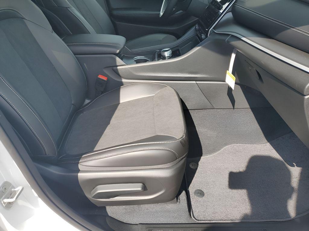 new 2025 Jeep Grand Cherokee car, priced at $46,882