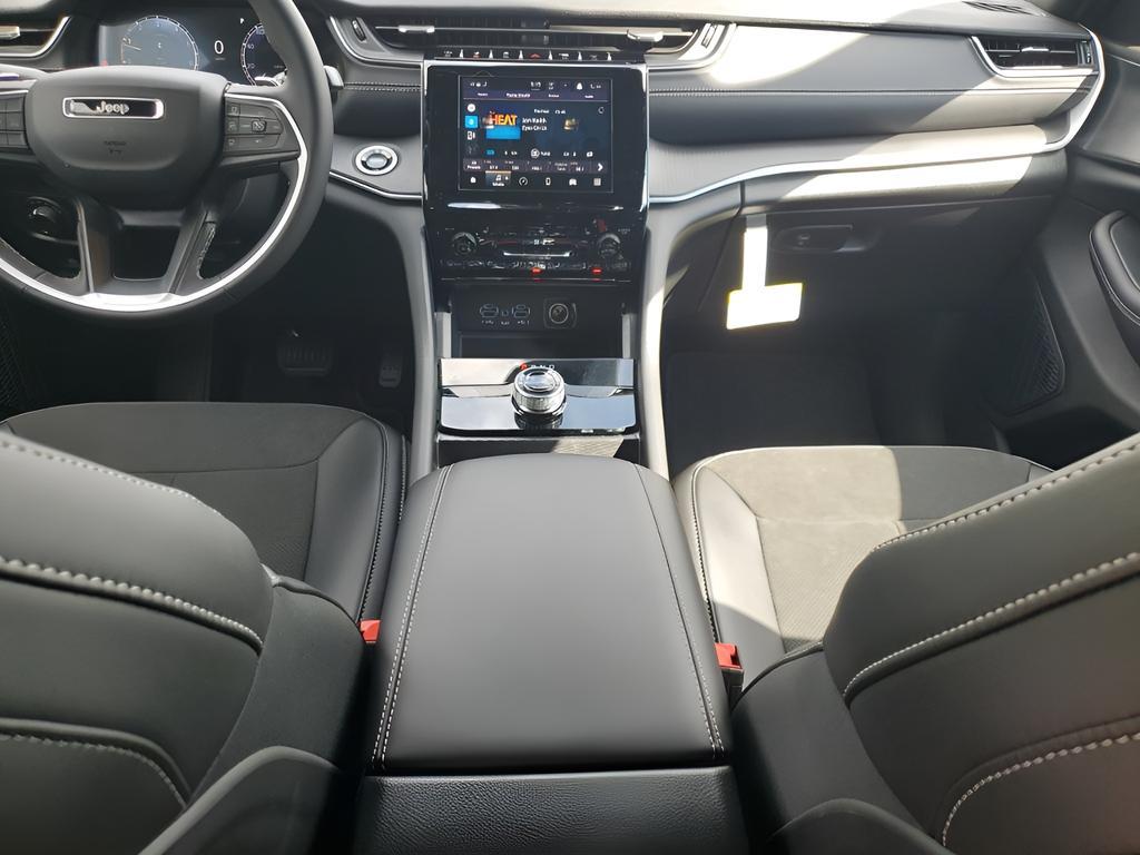 new 2025 Jeep Grand Cherokee car, priced at $46,882