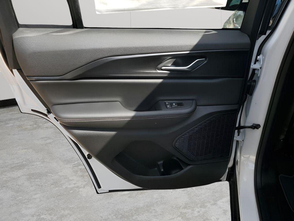 new 2025 Jeep Grand Cherokee car, priced at $46,882