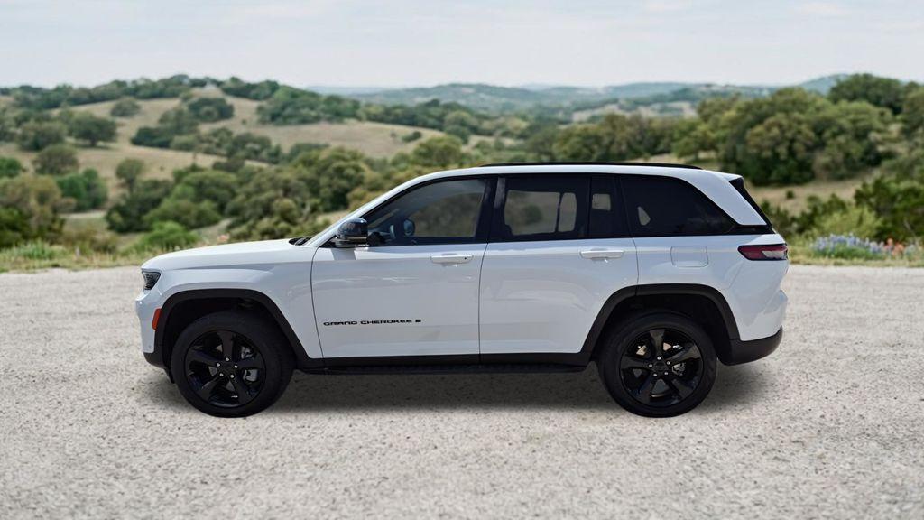 used 2024 Jeep Grand Cherokee car, priced at $33,954