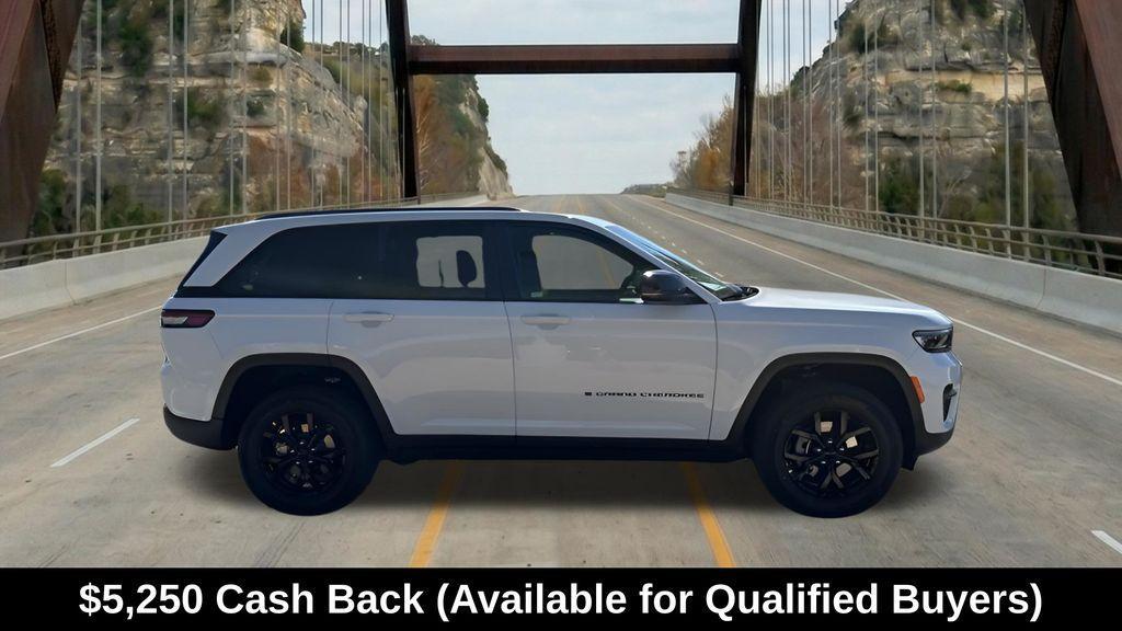new 2025 Jeep Grand Cherokee car, priced at $33,799