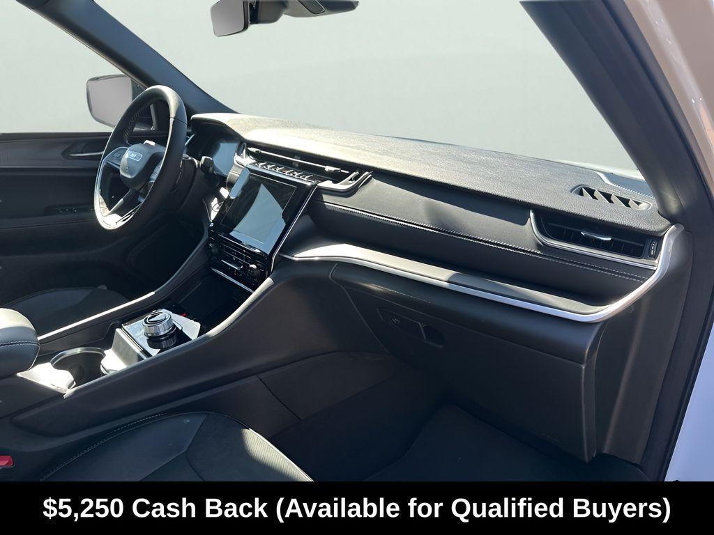 new 2025 Jeep Grand Cherokee car, priced at $33,799