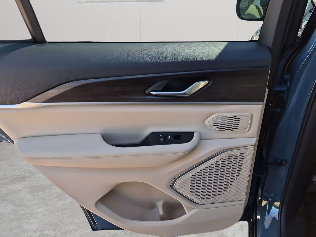 new 2026 Jeep Grand Cherokee car, priced at $50,074