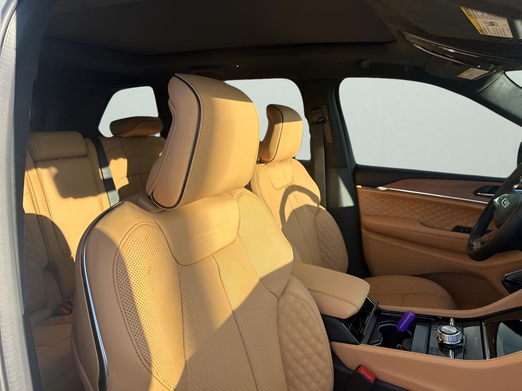 new 2025 Jeep Grand Cherokee car, priced at $64,175