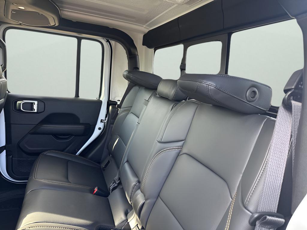 new 2025 Jeep Gladiator car, priced at $40,435