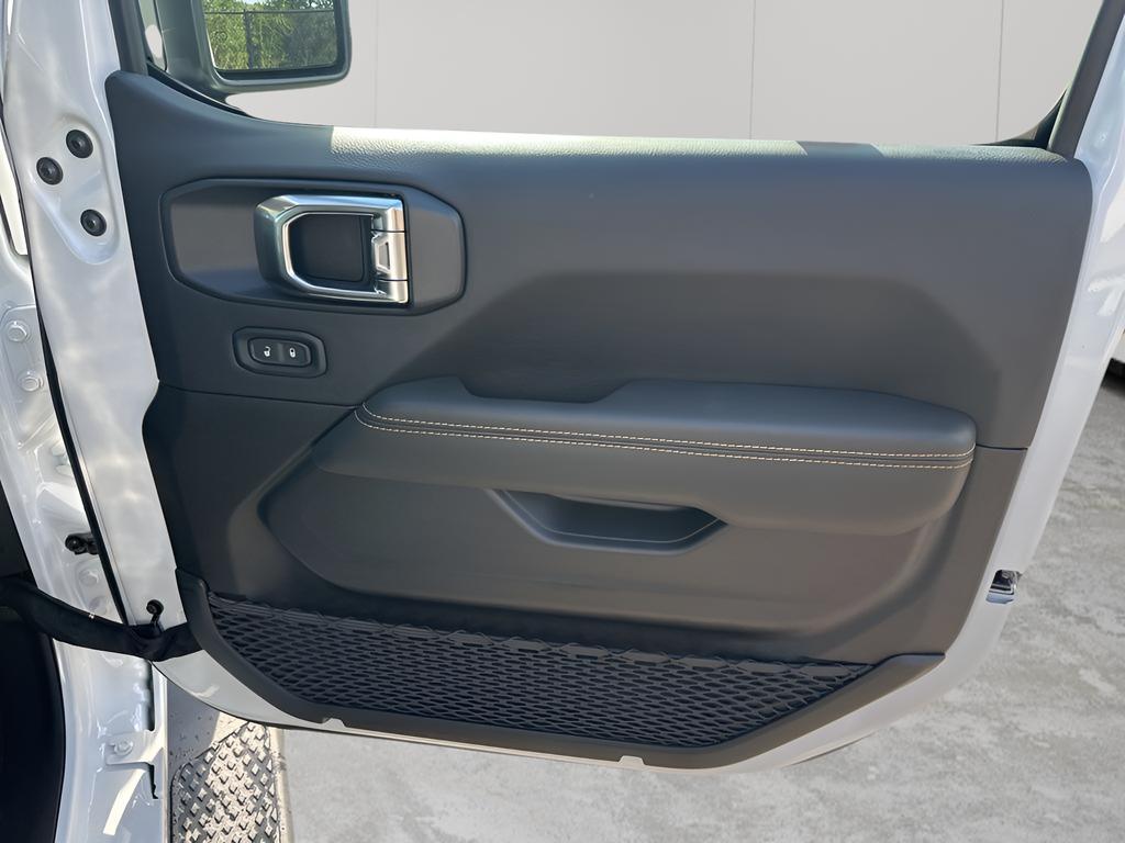 new 2025 Jeep Gladiator car, priced at $40,435