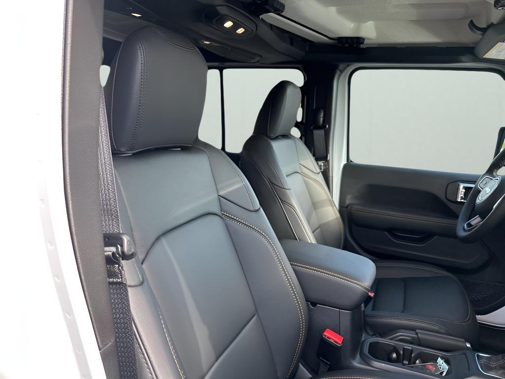 new 2025 Jeep Gladiator car, priced at $40,435