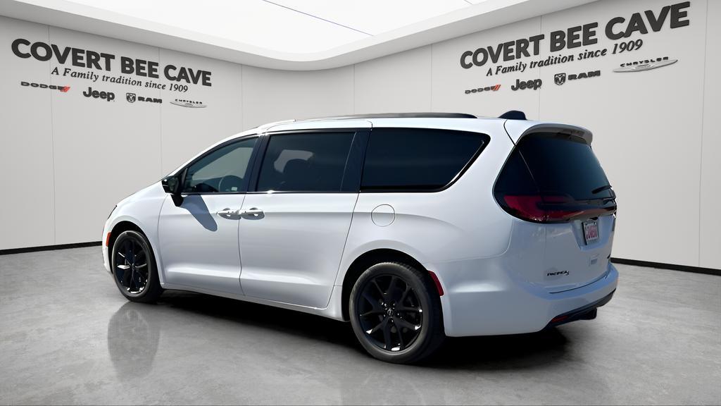 new 2026 Chrysler Pacifica car, priced at $47,235