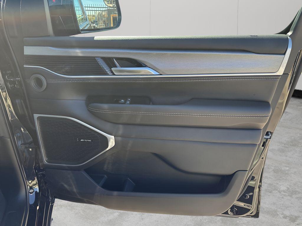 new 2026 Jeep Grand Wagoneer car, priced at $75,912