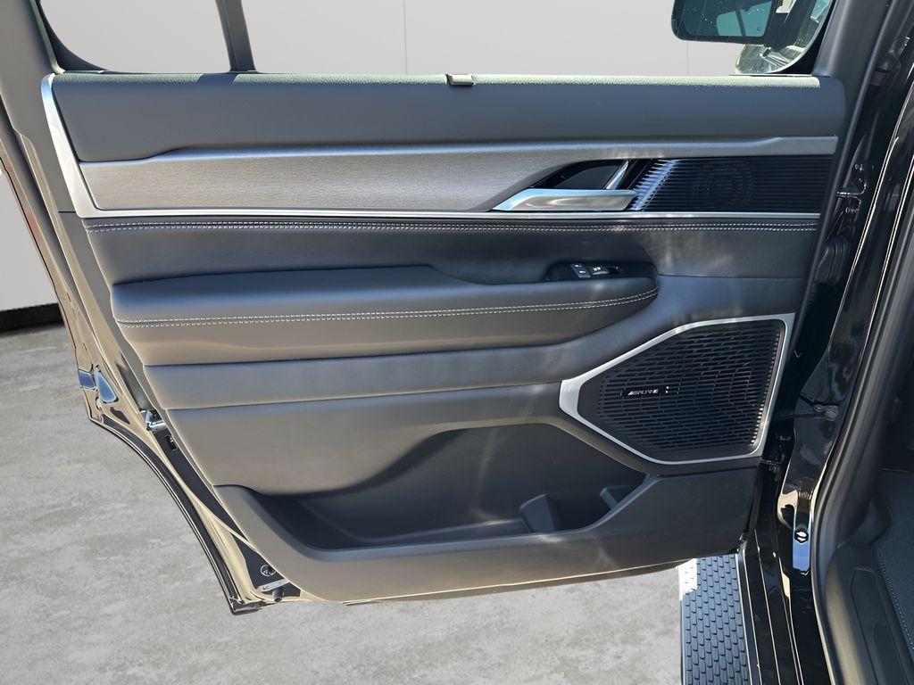 new 2026 Jeep Grand Wagoneer car, priced at $75,912