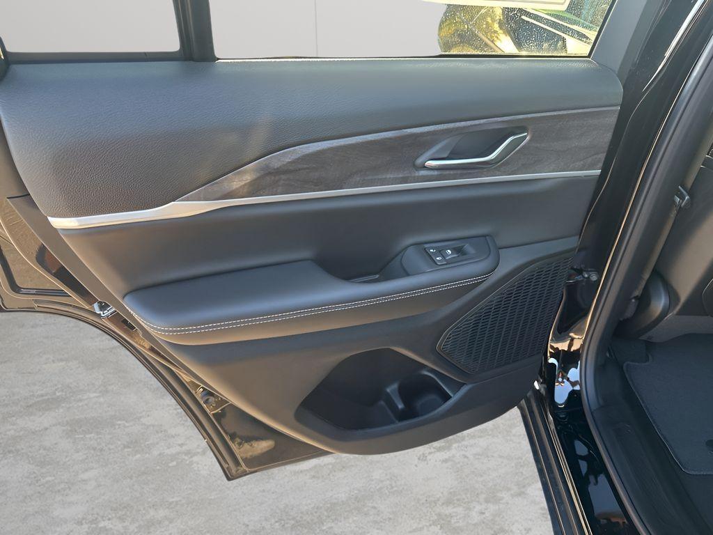 new 2025 Jeep Grand Cherokee car, priced at $37,823