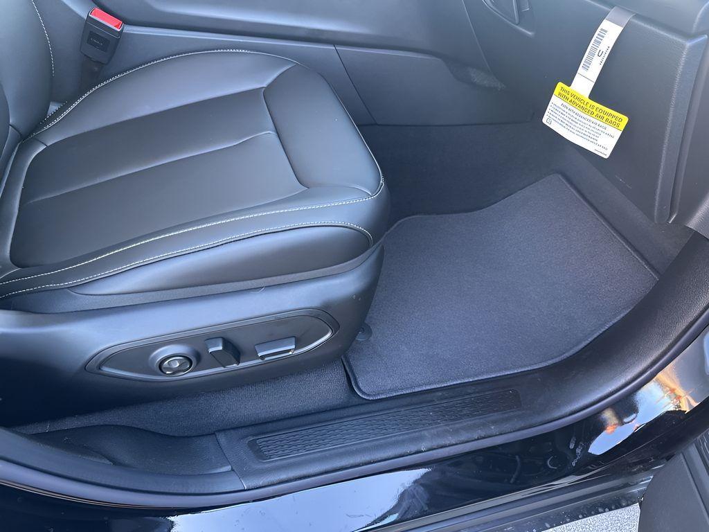 new 2025 Jeep Grand Cherokee car, priced at $37,823