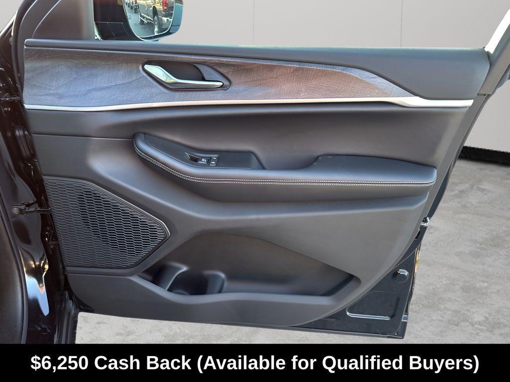 new 2025 Jeep Grand Cherokee car, priced at $36,923