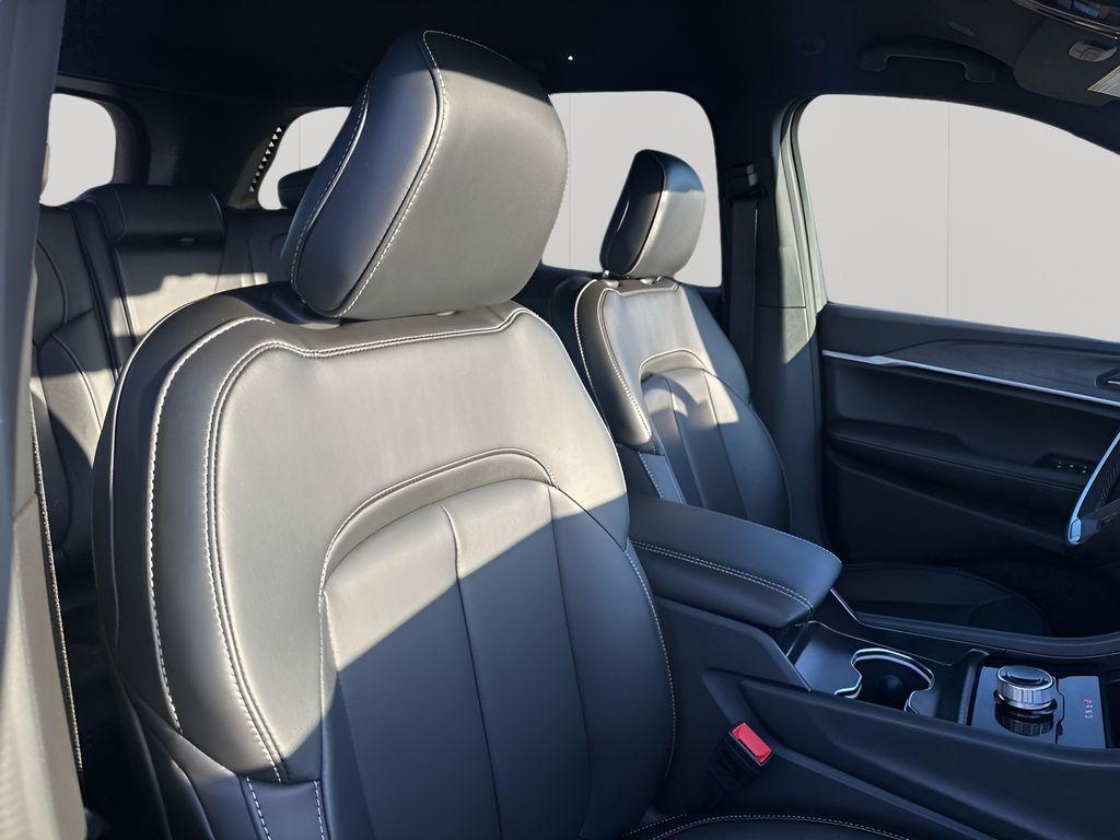 new 2025 Jeep Grand Cherokee car, priced at $37,823